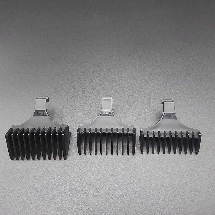 شانه ماشین اصلاح روزیا 261شماره بزرگ 6 نه 12موجود است طول وعرض 40در 37 میل