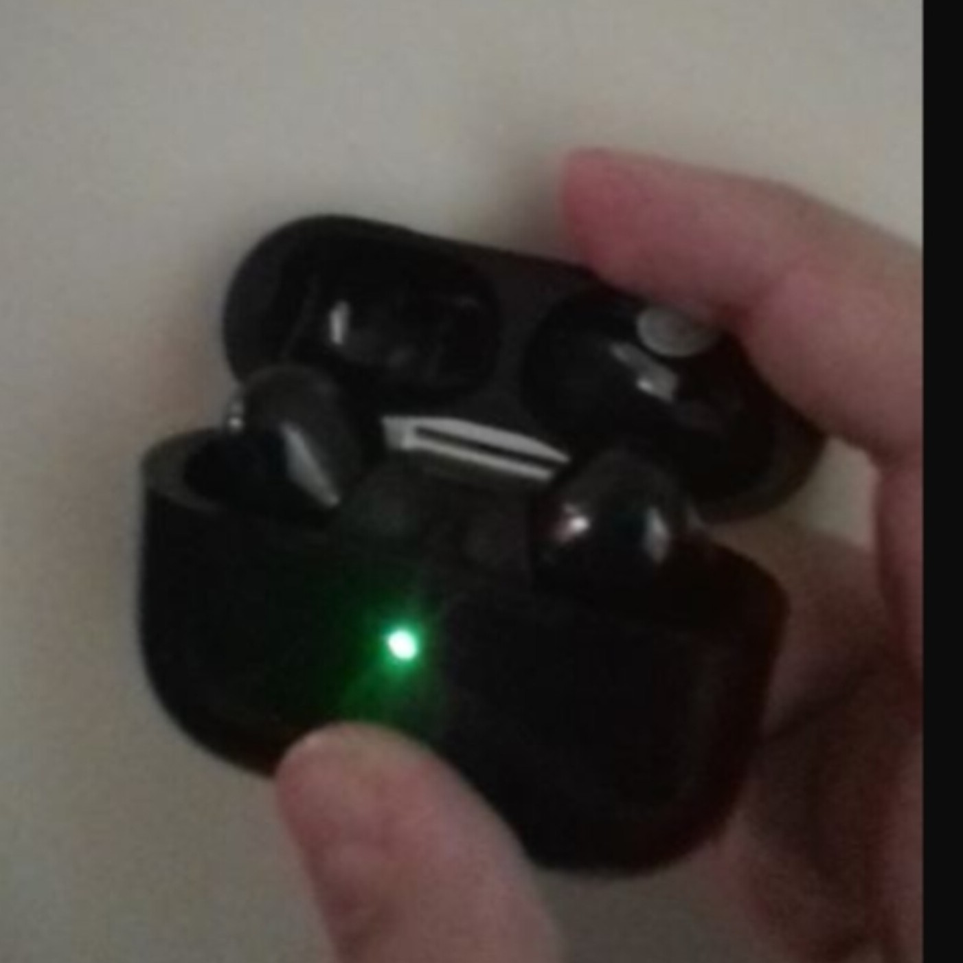 هدفون بی سیم طرح اپل Air pods pro بامحفظه شارژ رنگ مشکی