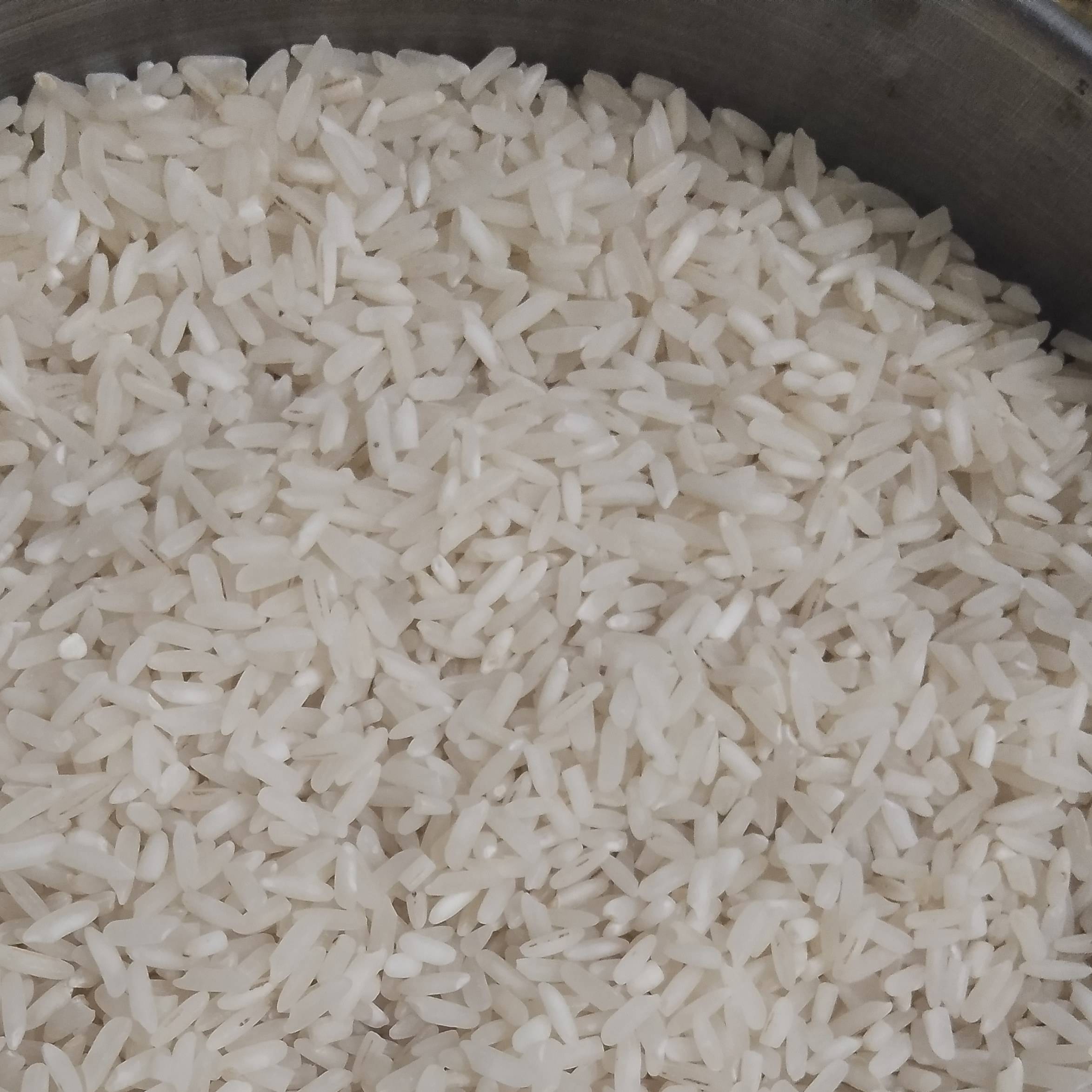 برنج تایلندی دانه سفید وزن 2 کیلو گرم جهت تست