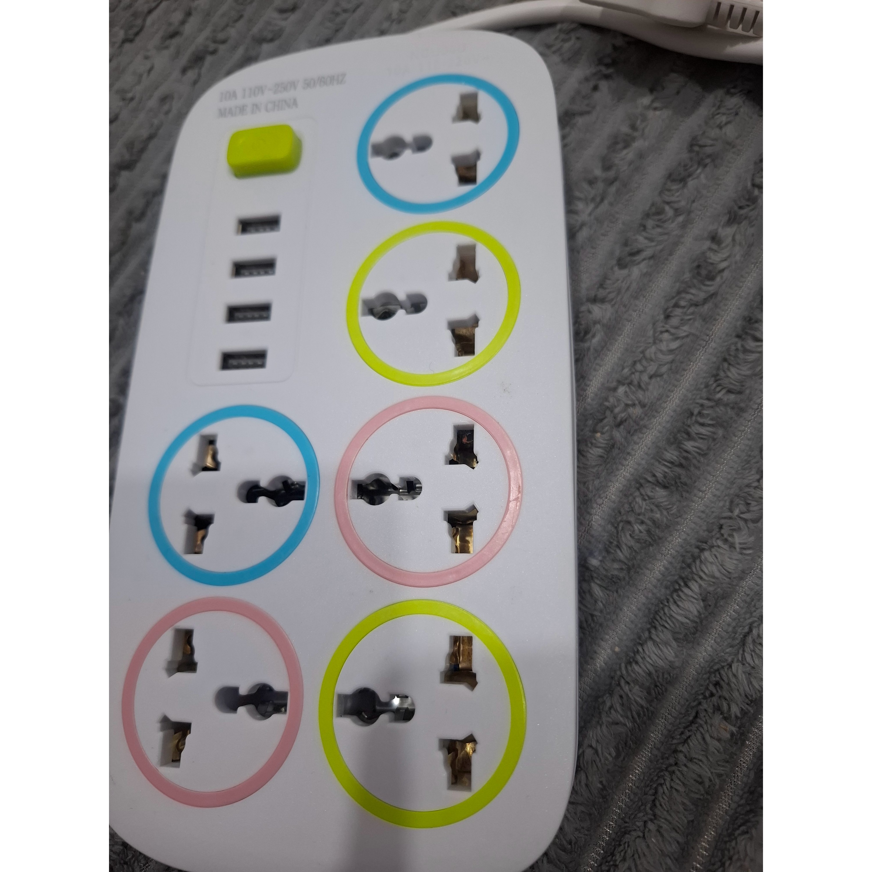 سه راهی برق شارژردار