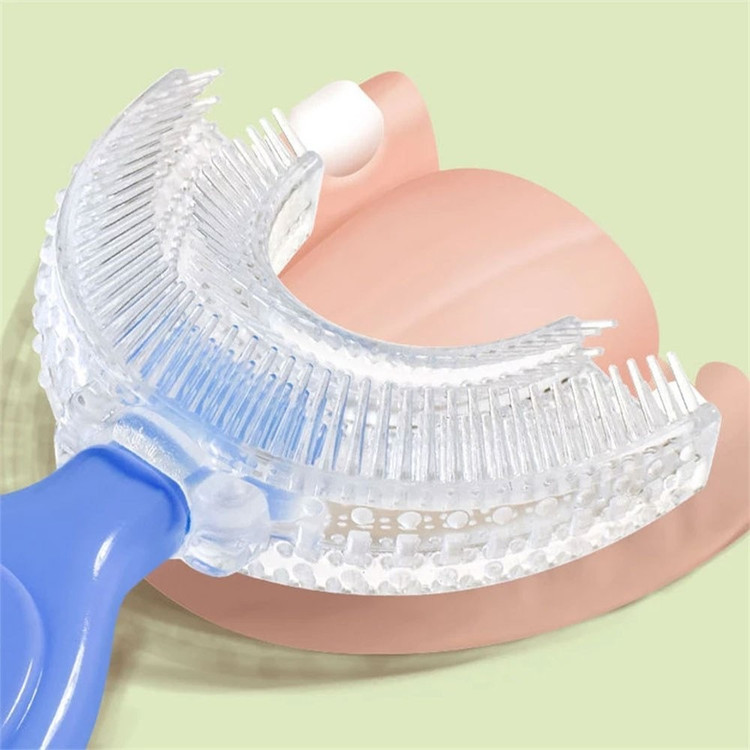 مسواک کودک مدل سیلیکونی چرخشی طرح U با برس نرم